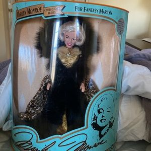 Vintage 1993 Limited Edition Collectors Fur Fantasy Marilyn Monroe Barbie doll